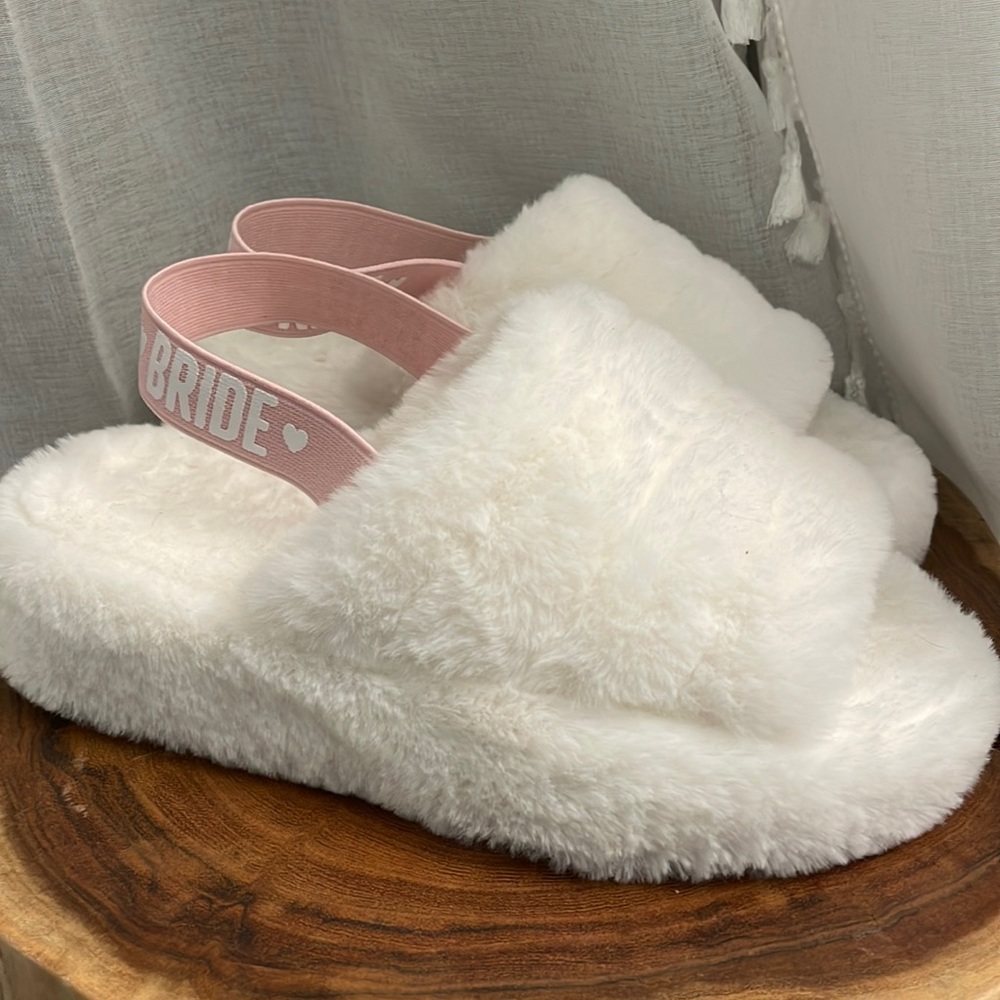 CUTE Size 37 Fluffy White Bride Slippers with Pink Band